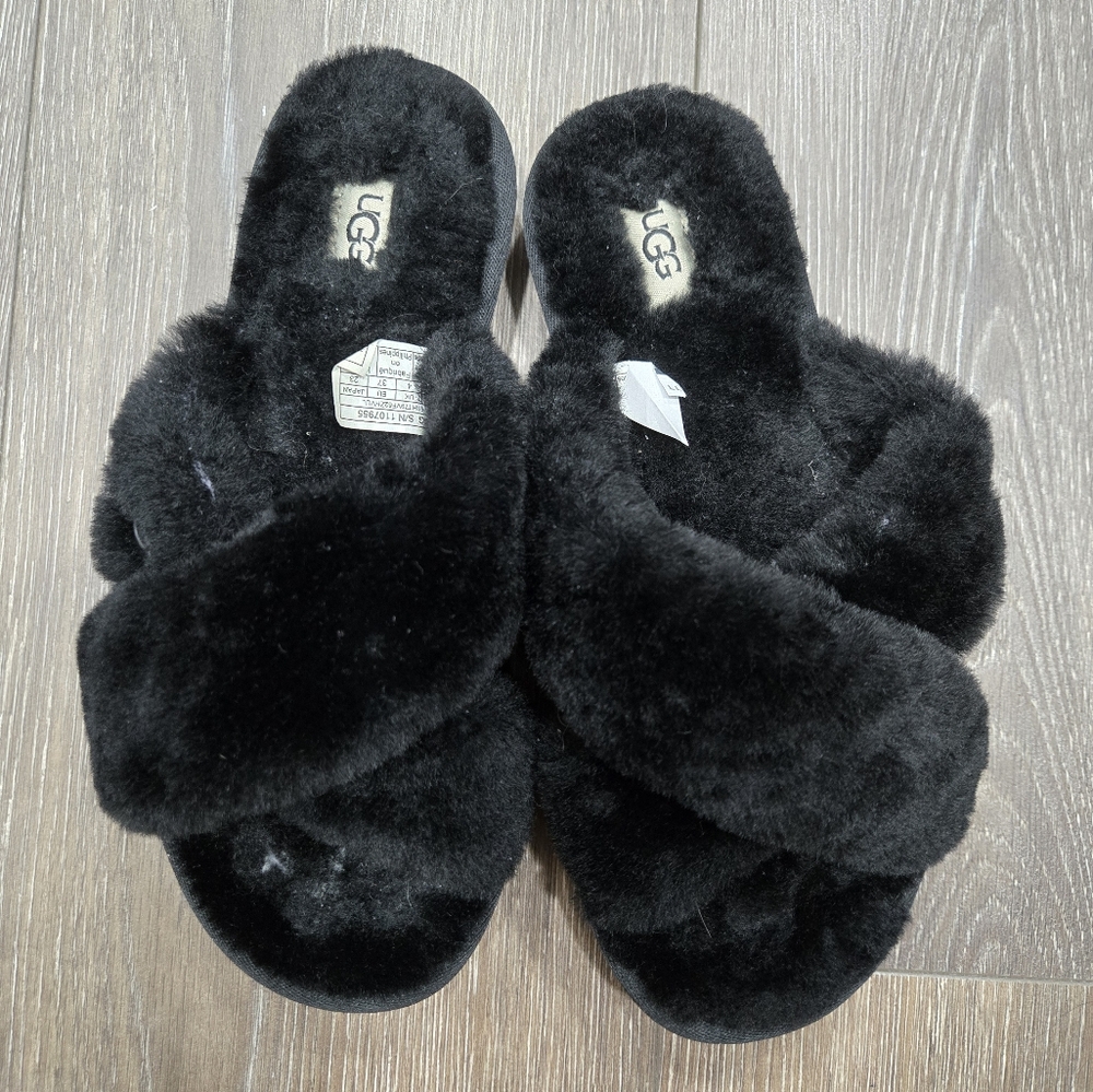 UGG Women's Black Fuzzy Slippers
